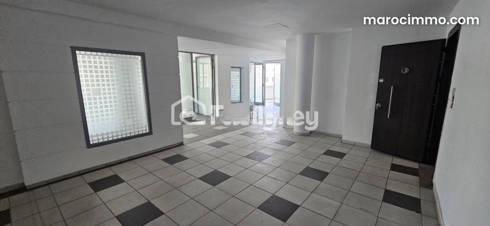 Bureau 459 m² Maarif, angle Zerktouni, vue et prestige — Casablanca