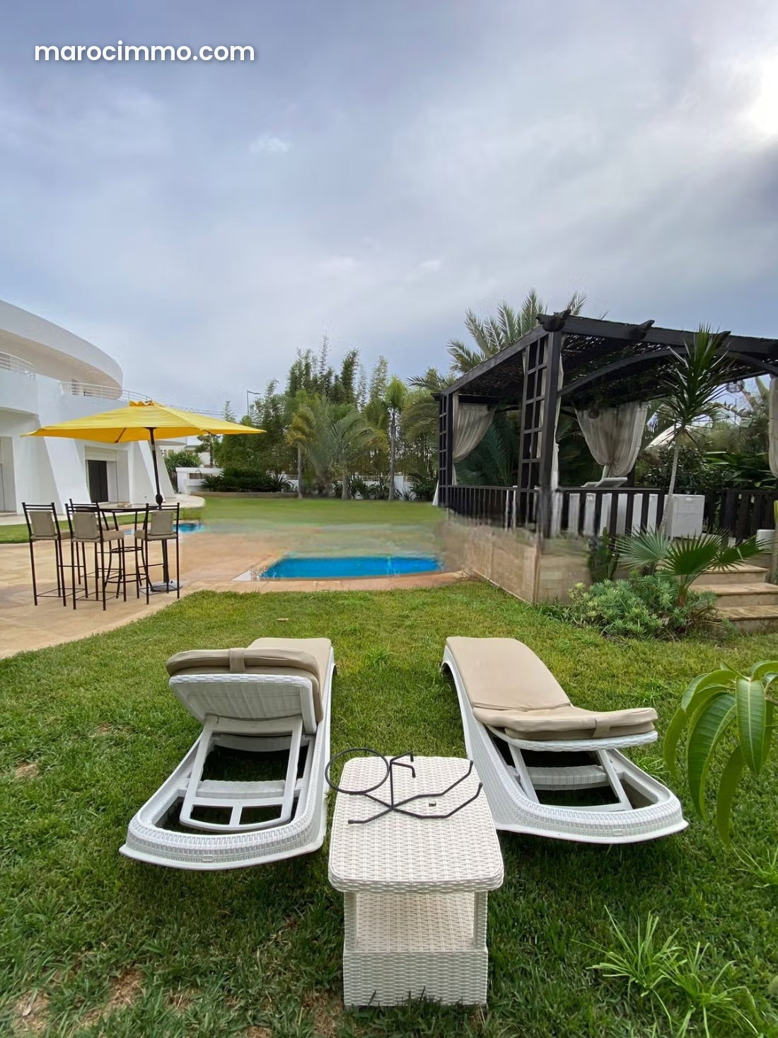 Villa meublée 2000 m², jardin et piscine, Souissi Rabat — Rabat