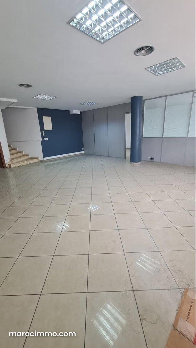 Beaux bureaux à louer à route aljadida. Surface totale 97 m². Conciergerie à disposition, système de climatisation — 5