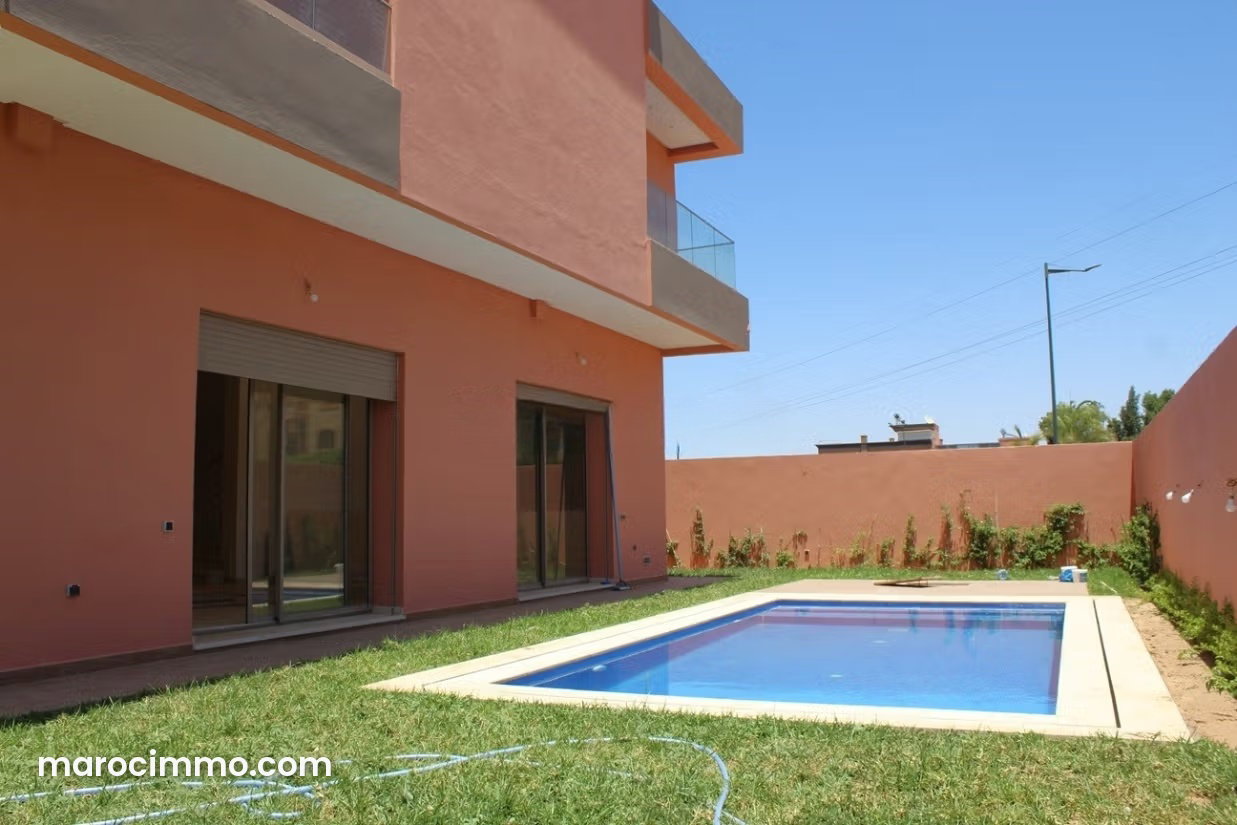 Villa à louer à Hay Al Haouz, Marrakech, jardin et piscine — Marrakech