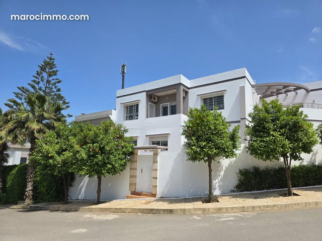 Villa trois façades luxe proximité cornette 600 mètres — 3