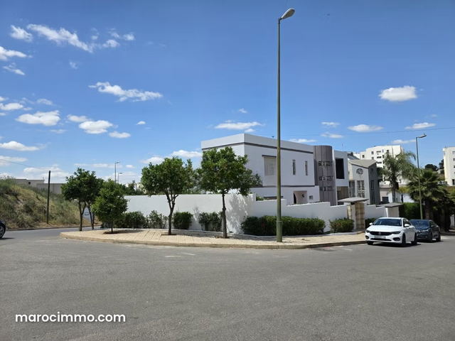 Villa trois façades luxe proximité cornette 600 mètres — Meknès