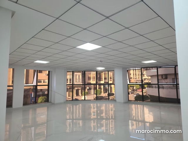 Plateaux bureaux de luxe Avenue des Far différentes Superficie — Meknès