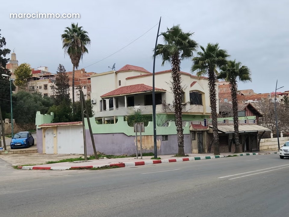 Sale Luxury Villa Three Facades Road Moulay Driss Proximity Arena Sports Hall for Project