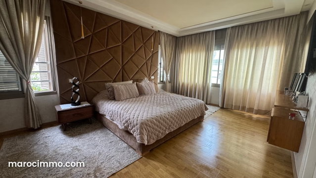 Luxury villa for sale in El Manar El Hank. 360 m² surface. Terrace — 5
