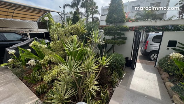 Villa de haut standing à vendre à Ain Diab Paranfa Extension. Surface de 380 m². Jardin — 2