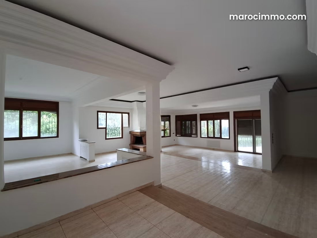 900 m² Villa with Large Garden and 6 Bedrooms for Rent in Rabat's Hay Riad — Rabat