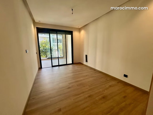 Très bel appartement en location à Souissi. 2 belles chambres. Terrasse et ascenseur — 4