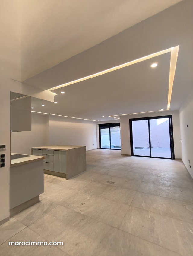 Bel duplex à vendre à Hivernage. 2 belles chambres avec piscine privée — 4