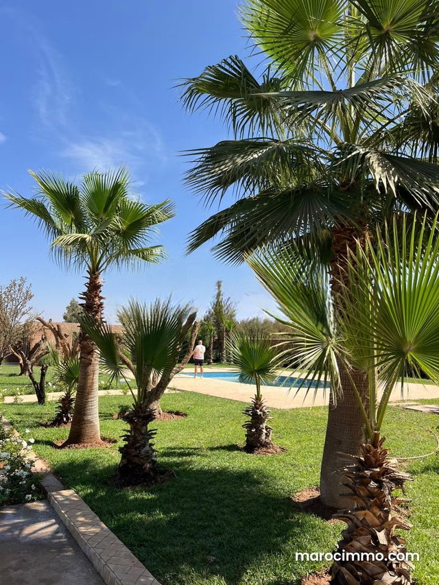 Splendide villa à vendre à Route de l'Ourika. 9 chambres agréables. Meublé — 3