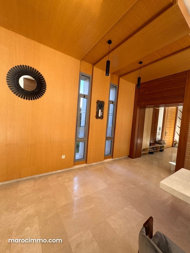 Maison de luxe à vendre à Souissi. 6 chambres. Porte blindée, sécurité — 5