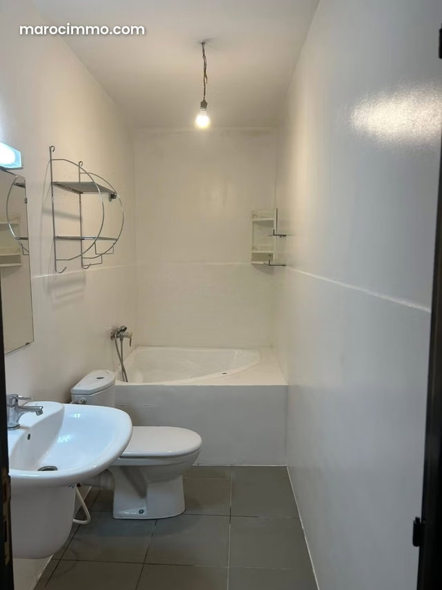 Apartment for rent in Route Casablanca. 6 bedrooms. With elevator and terrace — 3