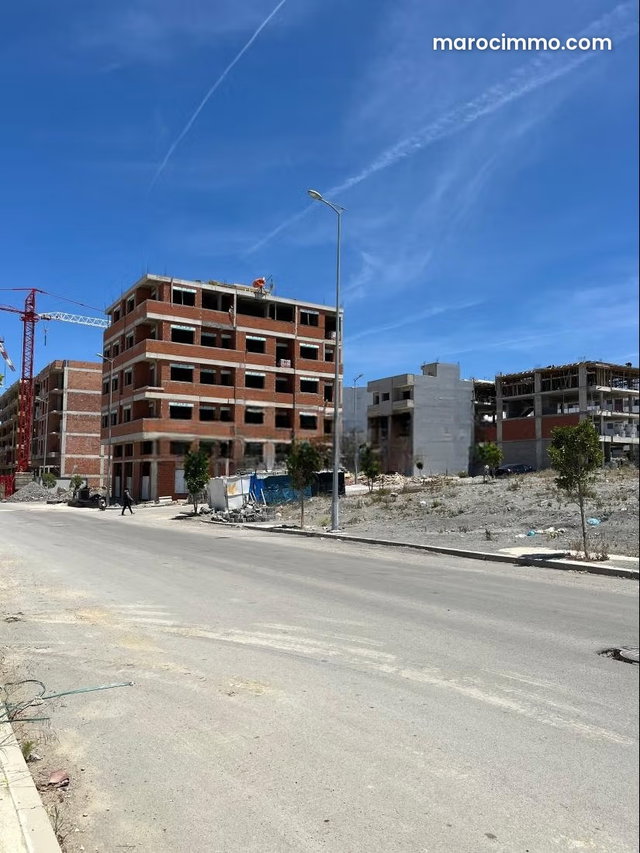 Terrain à vendre dans le quartier Hossni. Superficie totale 240 m² — 2