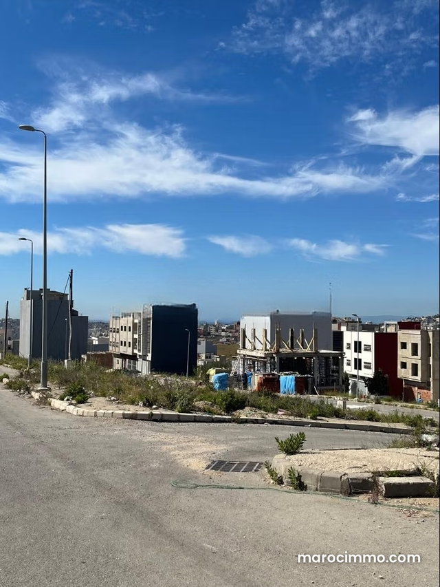 Terrain à vendre à Tanger Balía. Superficie totale 105 m² — 2