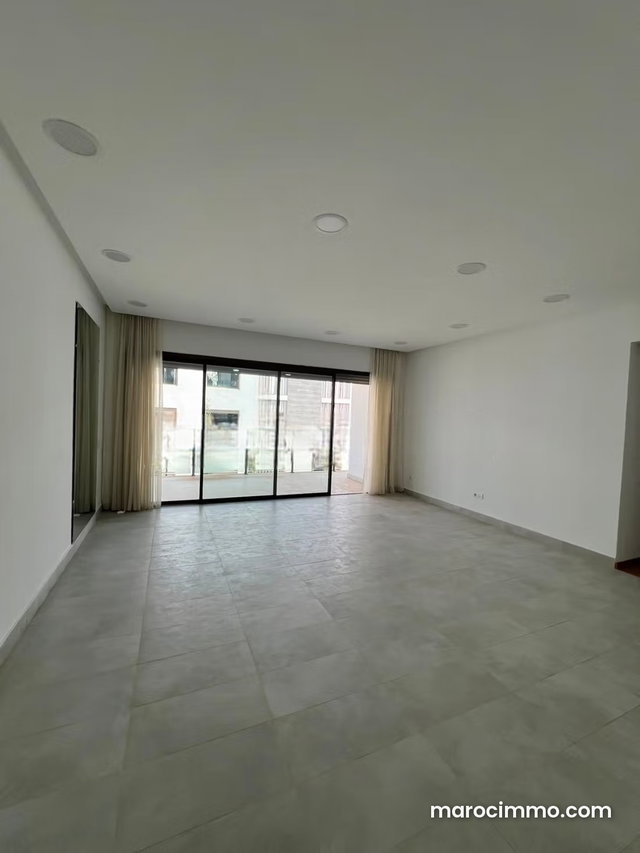 Apartment for Rent in Menzah. 3 Bedrooms. Pool and Air Conditioned — 5
