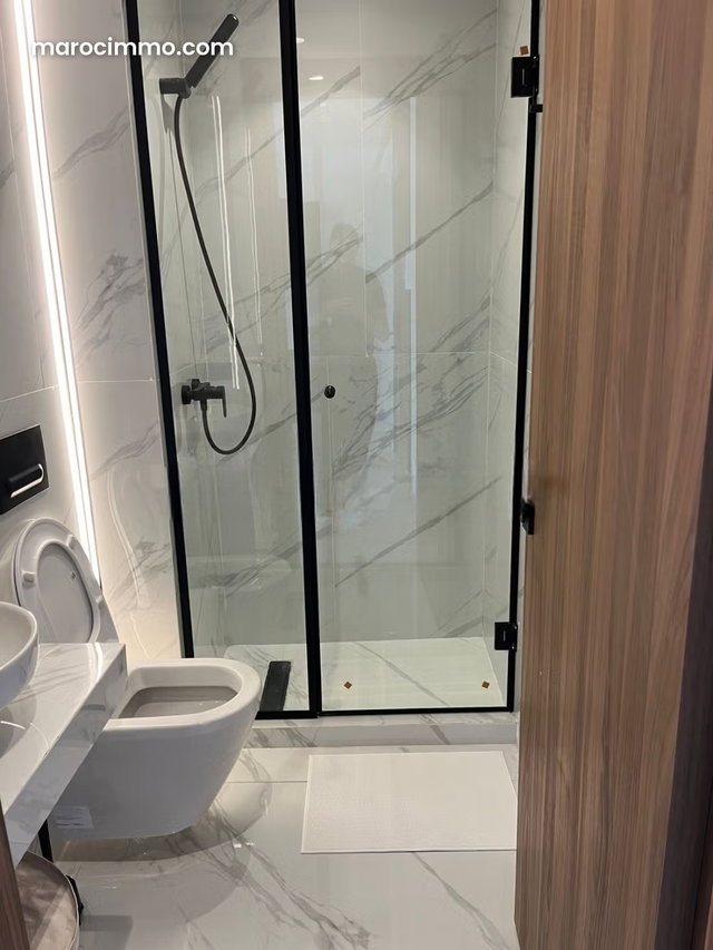 Trouvez un appartement à louer à Les Hôpitaux. 1 Chambre. Bien décoré — 3