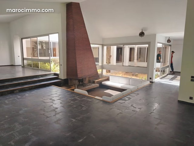 À louer – Magnifique villa avec piscine à Souissi — 4