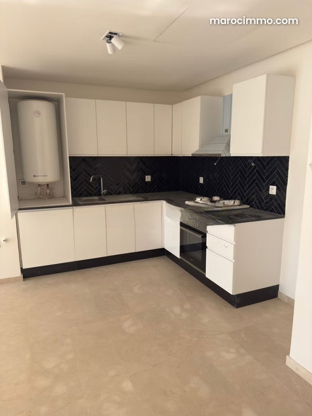 Appartement à louer à Hay Ach chbanat. Surface totale 90 m². Climatisation et piscine — 4