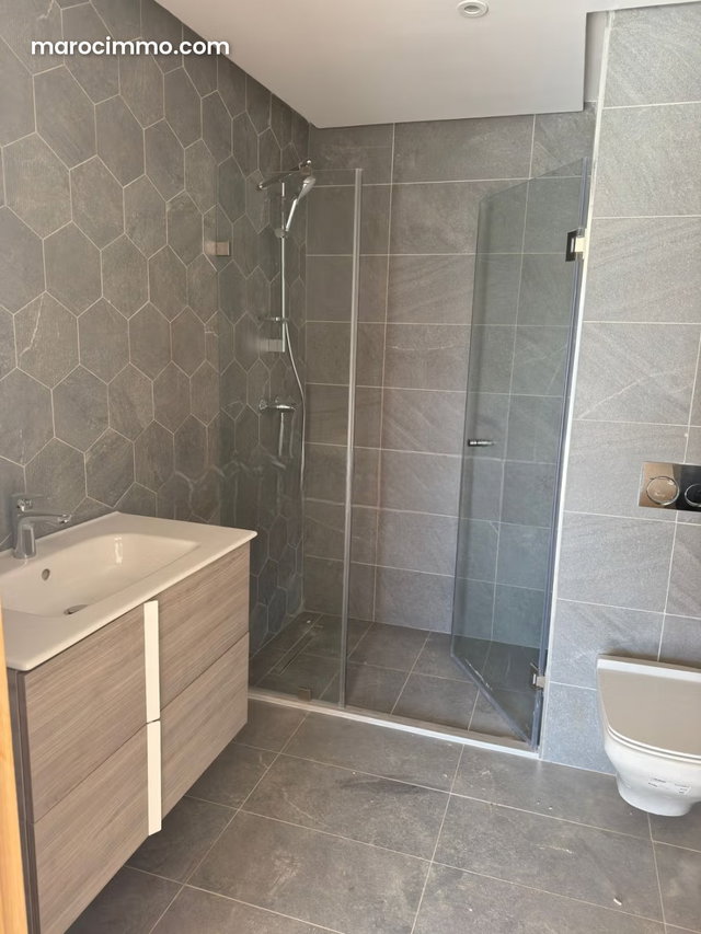 Appartement à louer à Hay Ach chbanat. Surface totale 90 m². Climatisation et piscine — 3