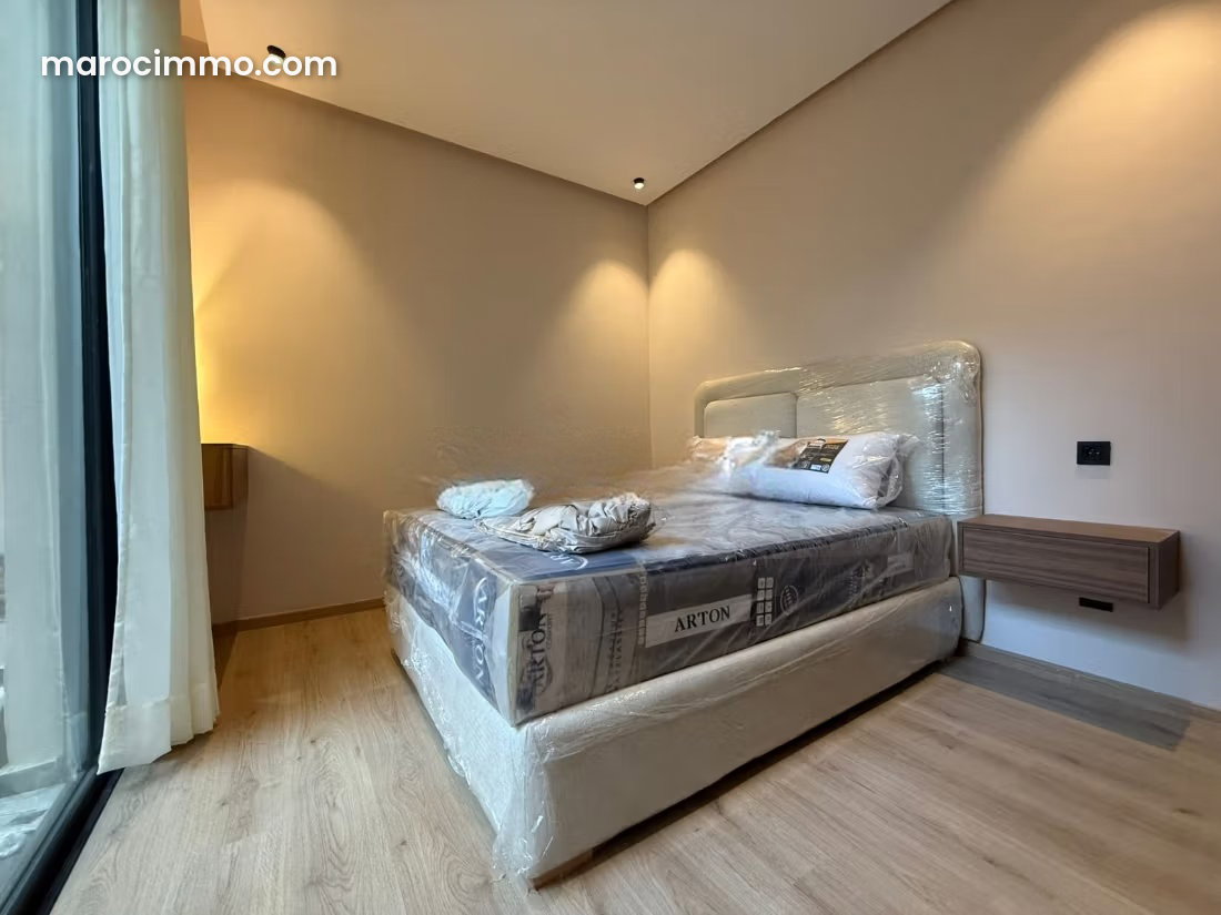 Brand-New Furnished Studio with Terrace and Deeded Garage, Hospitals District — Casablanca