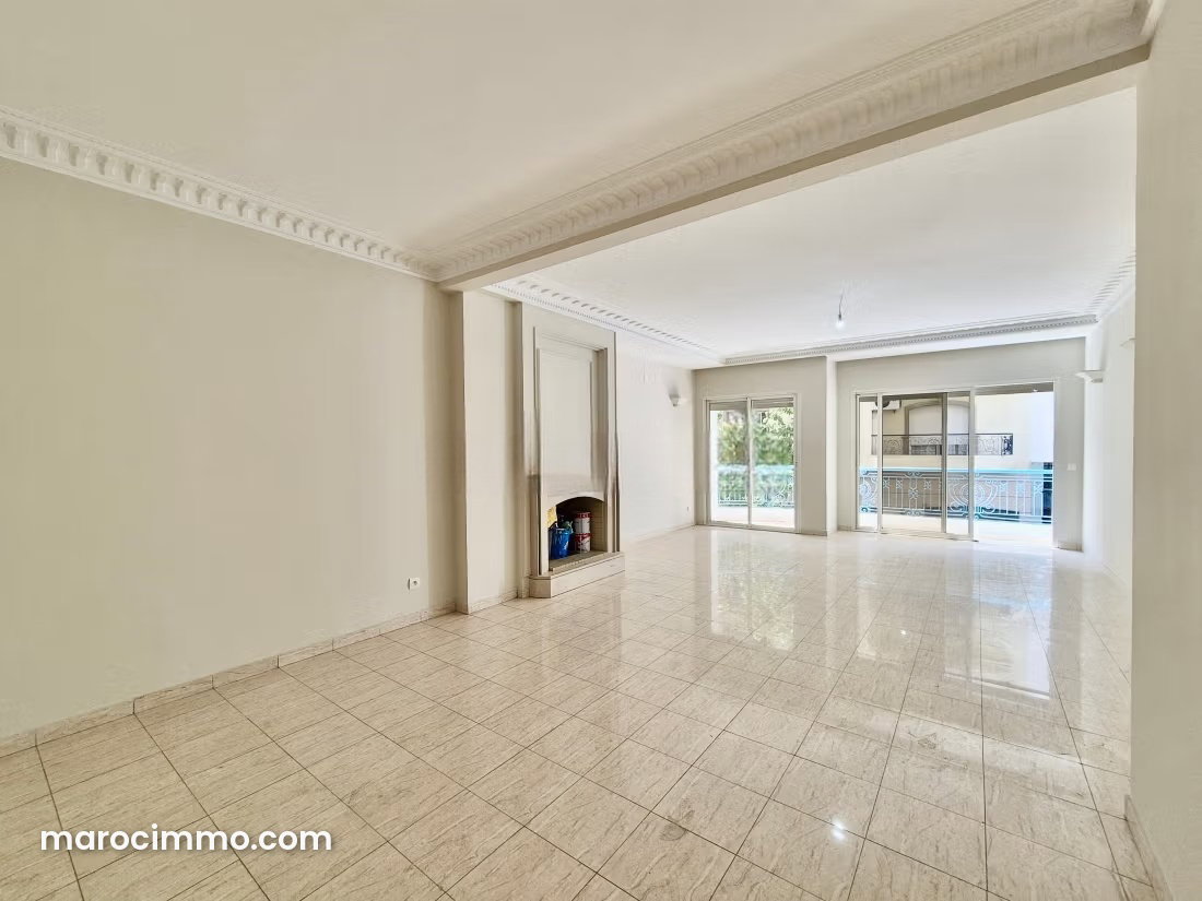 Appartement 4 pièces avec cheminée à Racine Casablanca — Casablanca