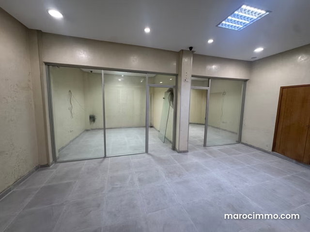 Commercial Local 180 m² Rent in Ain Ketiwt with Basement — 2