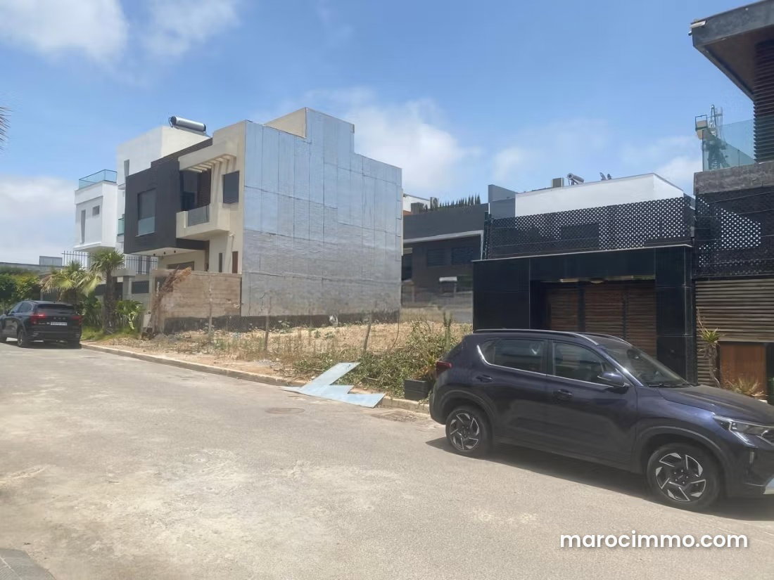 302 sqm three-frontage plot for sale in Almaz, Casablanca — Casablanca