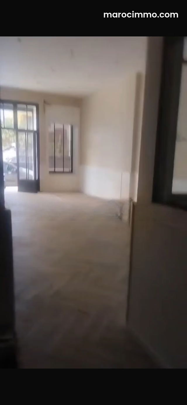 Local commercial en location à Racine. Superficie 108 m². Concierge et climatisation — الدار البيضاء