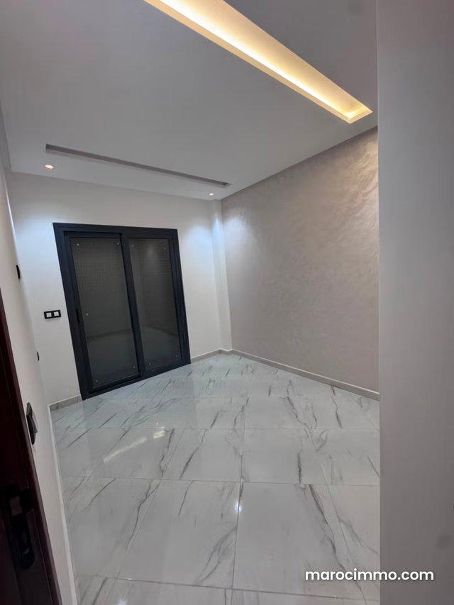 Bel appartement à vendre dans le quartier Hasni. 3 belles chambres. Cuisine équipée — 3