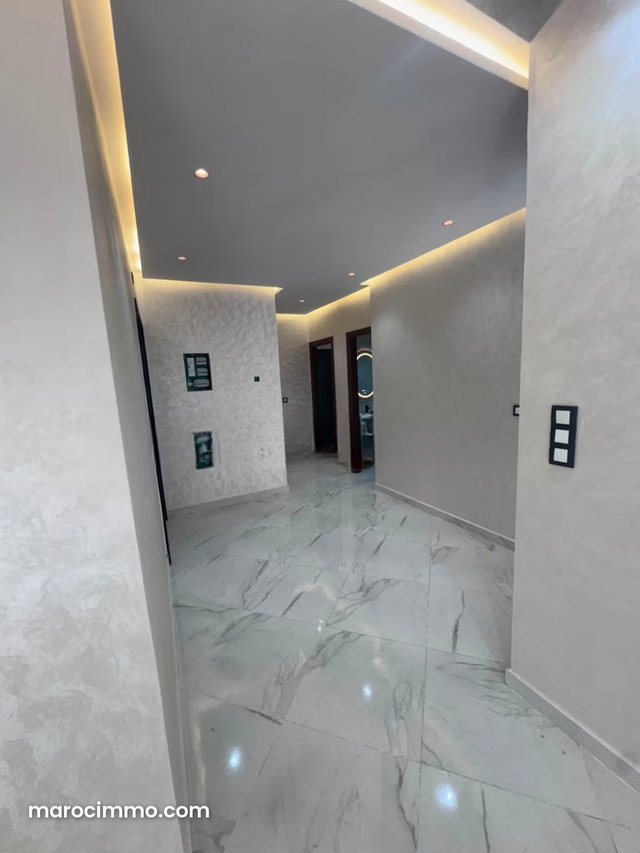 Bel appartement à vendre dans le quartier Hasni. 3 belles chambres. Cuisine équipée — 2