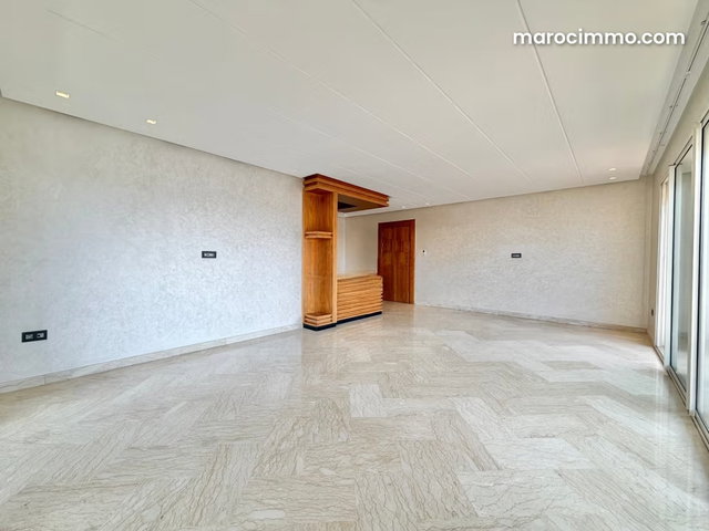 Apartment for rent in Casablanca Finance City. 4 bedrooms. Parking and terrace — 4