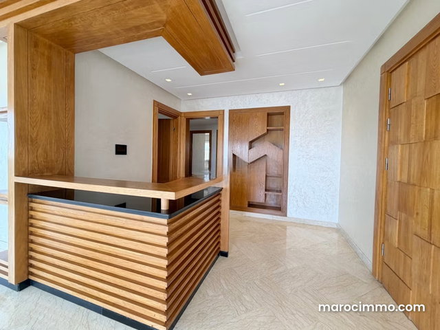 Apartment for rent in Casablanca Finance City. 4 bedrooms. Parking and terrace — 5
