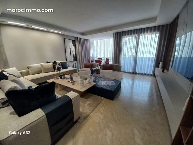 Apartment for sale in Racine. 3 bedrooms. Furnished — Casablanca