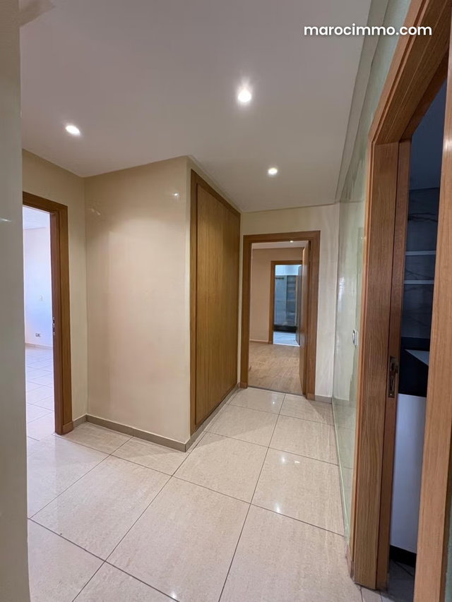 Bel appartement en location à Hay Mohammadi. 4 grandes pièces. Avec ascenseur — 5