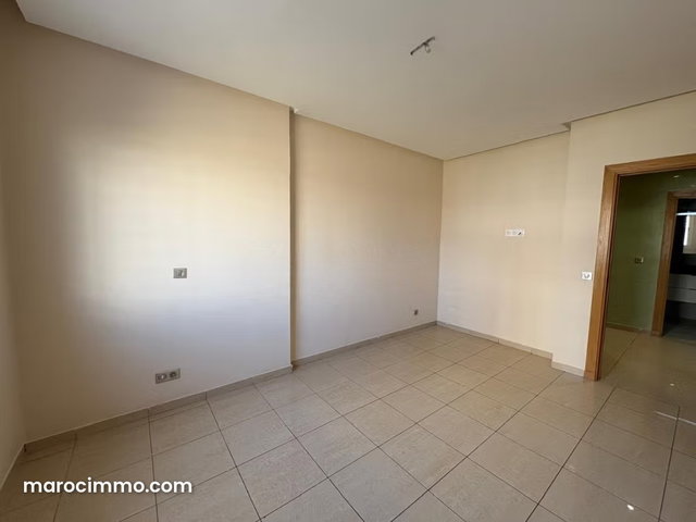 Bel appartement en location à Hay Mohammadi. 4 grandes pièces. Avec ascenseur — 4