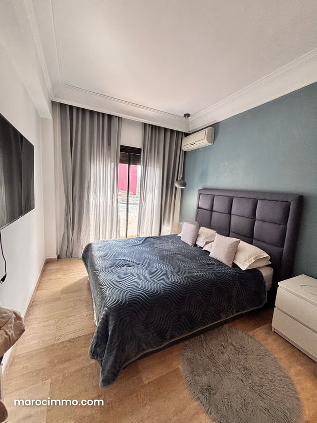 Location d'un appartement à Bourgogne Ouest. 4 pièces. Prestation de conciergerie, air conditionné — 4