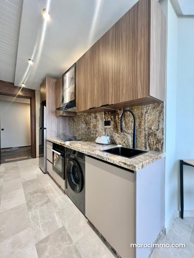 En Exclusivité–Superbe Studio Neuf Meublé — 4