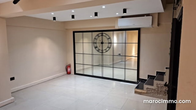 Rent this Commercial Space in Sidi Maarouf. 160 m² Area. 24/7 Secured — 2