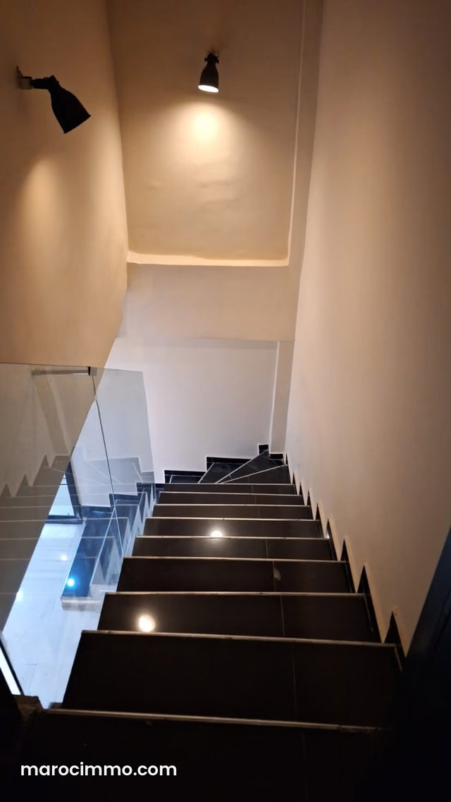 Rent this Commercial Space in Sidi Maarouf. 160 m² Area. 24/7 Secured — 3