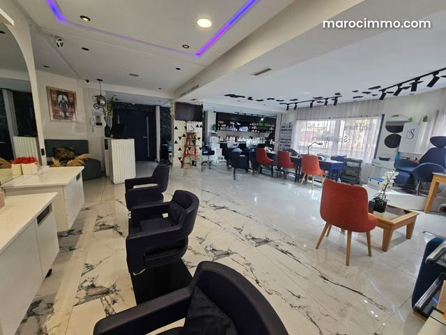 Très beau salon à céder à racine de 163m — Casablanca