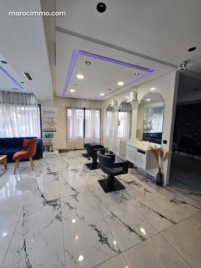 Très beau salon à céder à racine de 163m — 3
