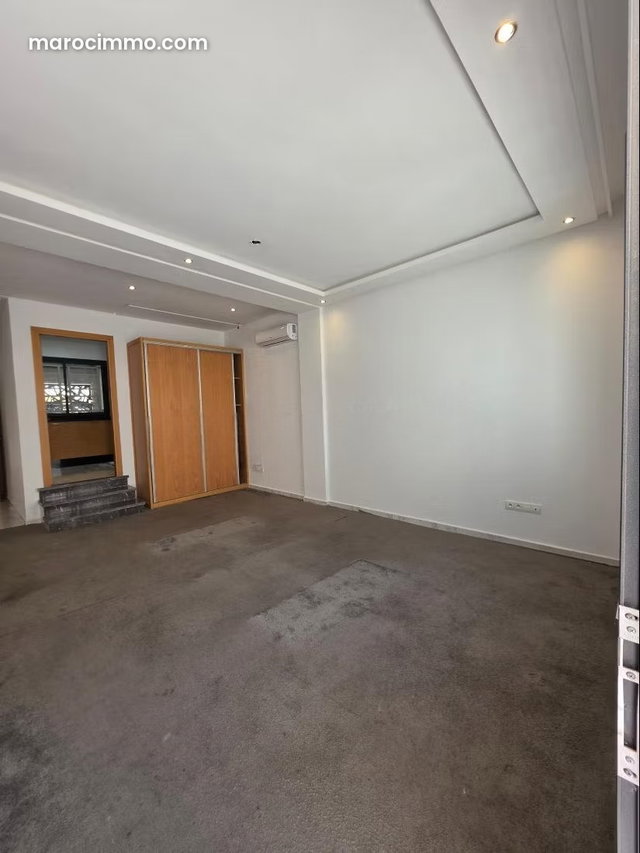 Beaux bureaux à louer à Agdal. Surface de 62 m². Résidence avec concierge, climatisation générale — 3