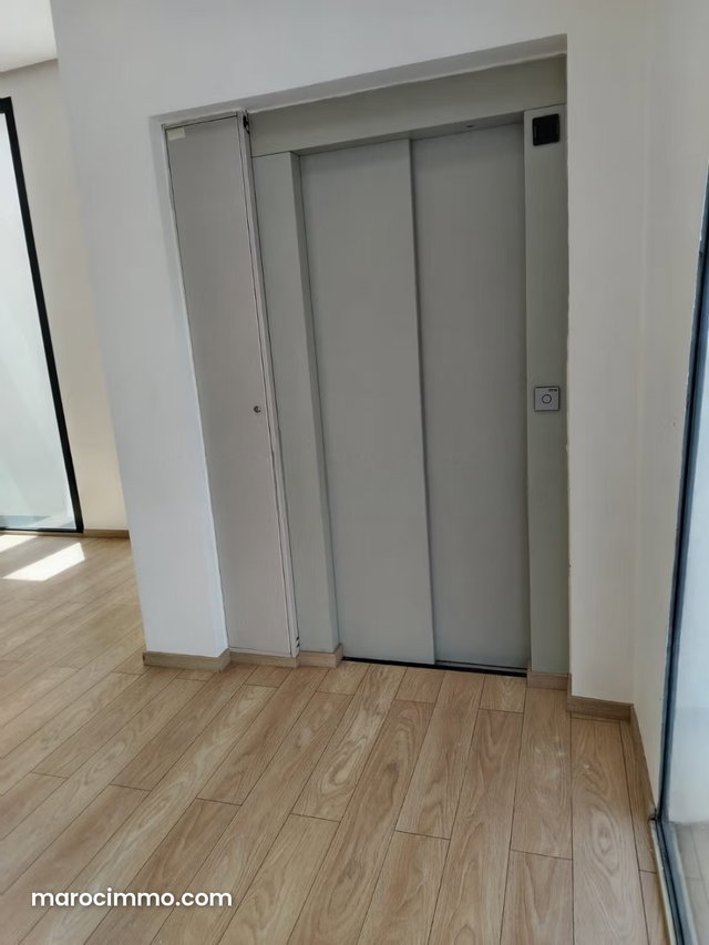 Location Étage villa usage bureau a ciel 55000dh — 3