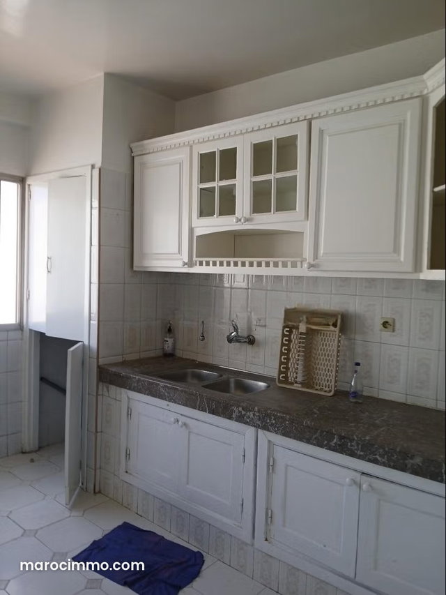 Vente d'un bel appartement à Agdal. Surface de 114 m². Salon traditionnel, antenne parabolique générale — 4