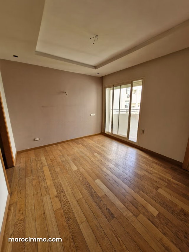 Joli appartement vide et spacieux — 4