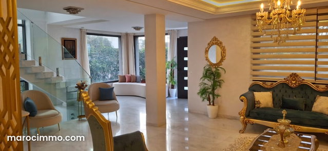 Beautiful villa with pool for sale — 3