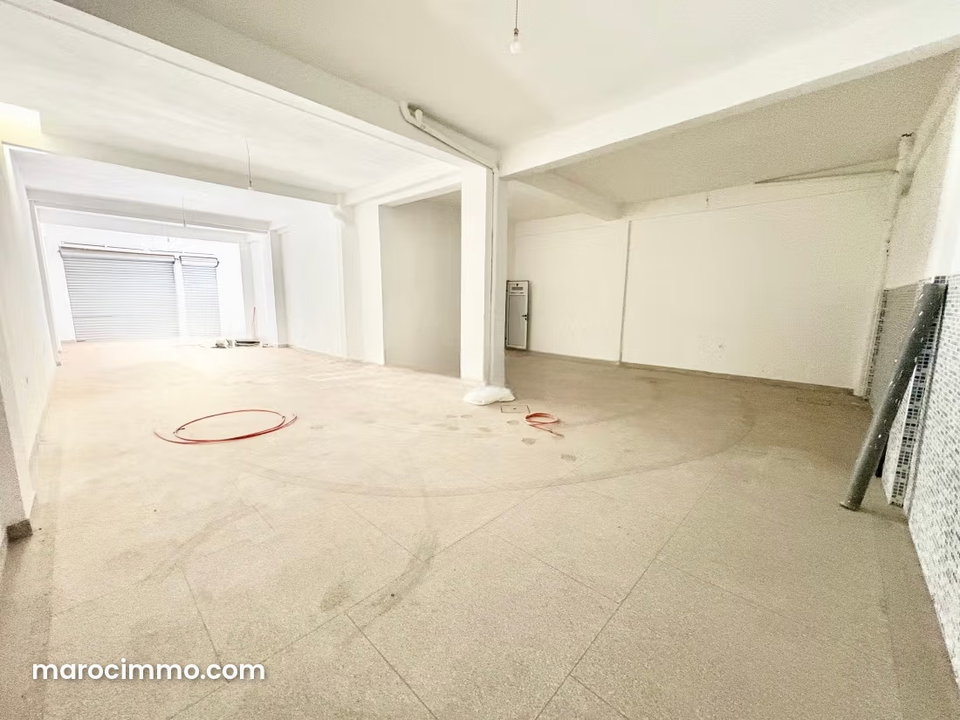 Local commercial en vente à Hay Dakhla. Surface de 150 m²