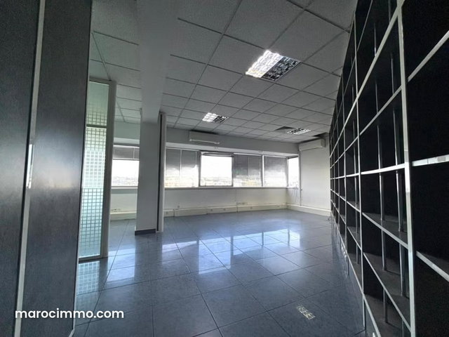 Location de bureaux à Racine. Surface totale 180 m². Porte blindée et système de double vitrage — 2