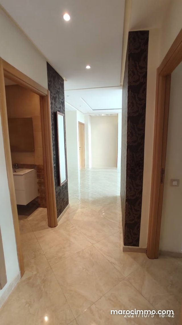 Superbe appartement à vendre à Hay Massira. 1 Pièce. Jardin et ascenseur — 2