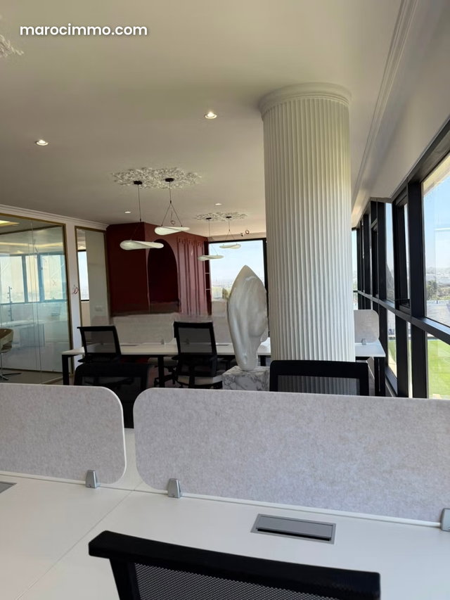 Beau bureau à louer à Casablanca Finance City. Surface totale 177 m². Ascenseur et places de parking — 3